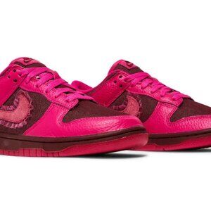 Nike Low Dunks Valentines Day Mens 9.5/10 Womens 12